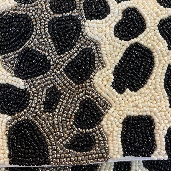 Francesca's Beaded Black & Cream Animal print cross/Shoulder Bag w/gold chain - Picture 8 of 17